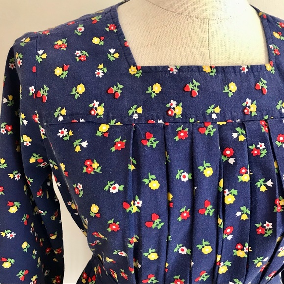 Vintage 1970s Cotton Peasant Top, Navy Blue Floral, Size Small - Picture 2 of 10